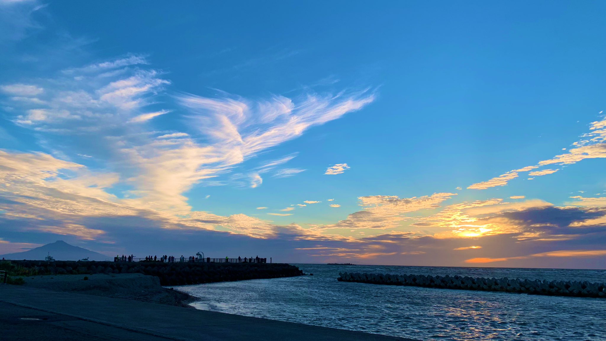 利尻富士と夕焼けの海